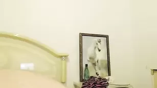 Двойная дрочка с черноволосой блядью Sextwoo