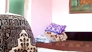 Грудастая стерва Marysquirt27 теребит пизду и сосочки
