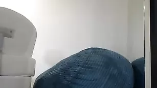 Роскошная блонда HaleyRyder жестко дрочит отверстия