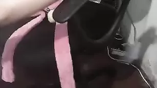 Похотливая самка Slutbabymx смачно мастурбирует пизду
