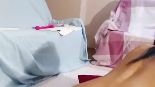 Пылкая брюнетка Dianne99 мастурбирует киску секс игрушкой