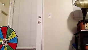 Очаровательная крошка Fetishpixie шалит с титьками