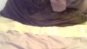 Светловолосая дева Leaxcam дрочит анал и вагину