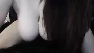 Дивная брюнетка Poohbear53 трахает киску пальчиками