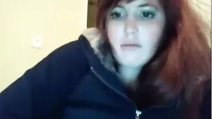 Жаркая курва Hotsoxgirl93'занимается анальной дрочкой