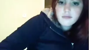 Жаркая курва Hotsoxgirl93'занимается анальной дрочкой