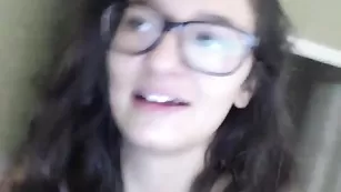 Смазливая детка Ilikebigboys крутит упругой попой