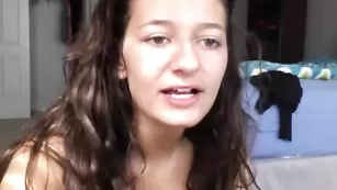 Смазливая детка Ilikebigboys крутит упругой попой