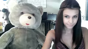 Шальные лесбияночки Sexyofficegirl развлекаются перед камерой