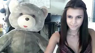 Шальные лесбияночки Sexyofficegirl развлекаются перед камерой