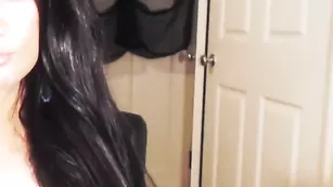 Изящная краля Girlwhowatchesgirls показывает красивое личико