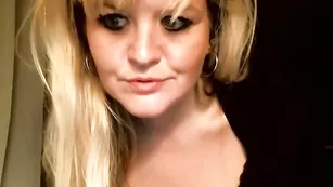 Порочная МИЛФ Enigmaseeker общается во фри чате