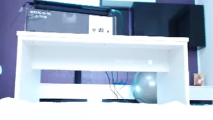 Пикантная кобыла Squirtbetty прыгает на страпоне