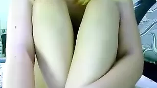 Горячая штучка Alexandra_hot дрочит секс игрушкой