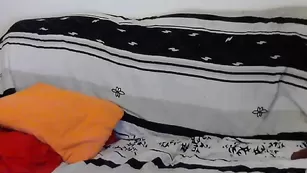 Захватывающая сучка Averyblonde показывает бритые дырочки