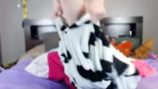 Темноволосая курва Dawnwillow обсасывает фаллос