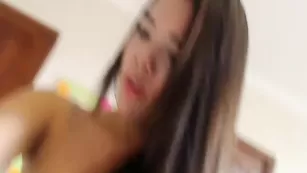 Милая стерва Ninnapierce позирует голенькая