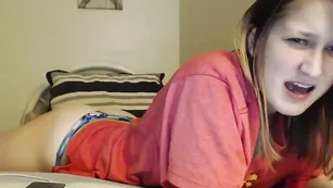 Шикарная курва Scarletjon вертит большой задницей