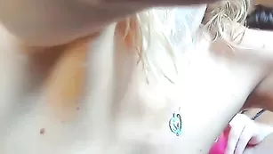 Великолепная сука Llovers4u2 шалит с подругой