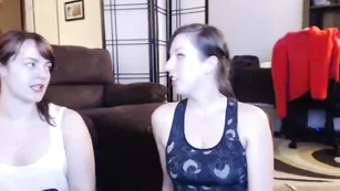 Изумительная курва Tawney трахаются со страпоном