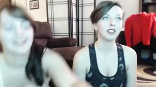 Изумительная курва Tawney трахаются со страпоном