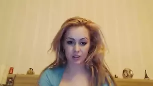 Сисястая краля Kimmywet4u теребит свои отверстия