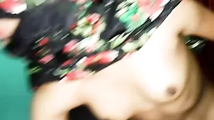 Восточная стерва Cumschool_19 ласкает бритую пизду