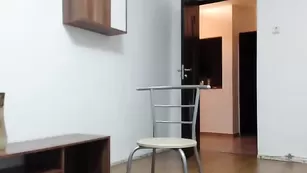 Блаженная соска Onixxx_onixxx смазывает попку маслом