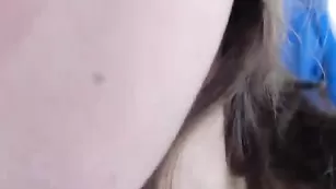 Худая путана Sexyaliceskay теребит волосатую пизду