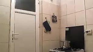 Сексуальная кобыла Aneshereforu показывает маленькие сиськи