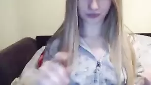 Страстная чертовка Anik201 шалит в бесплатном чате