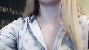 Страстная чертовка Anik201 шалит в бесплатном чате