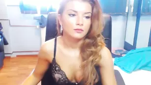 Великолепная богиня Tori_black01 показывает желанное тело