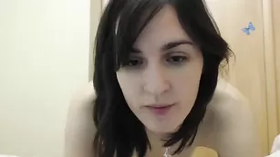 Знойная леди Cleolane ласкает бритую пизду