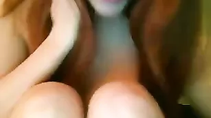Жаркая МИЛФ Hot_milfy_mom яро мастурбирует пизденку