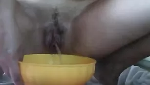 Смазливая телка Sexydevilhot занимается глубоким фистингом