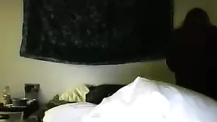 Телка с упругими титьками Missycat101 балуется с подругой
