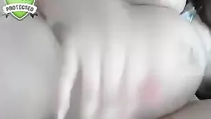 Беременная бабенка Dulceyjohn похотливо себя расслабляет