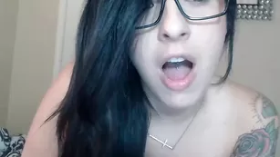 Страстная девица Nadia_naughty1 показывает сочное тело