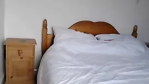 Нежная малышка Mariah_Leonne шалит с игрушками