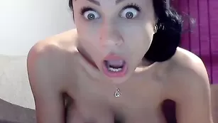 Сисястая красотка Xxxwildcatxxx ласкает сосочки