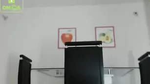 Распутная краля Tabatha21 показывает большие сиси