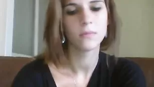 Шикарная курва Jeunecple66 мастурбирует пизду фаллосом