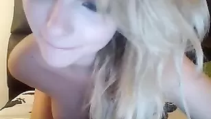 Импозантная потаскушка Stacy_Doll обсасывает страпон