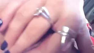 Пышная соска Prettyadora скачет на страпоне
