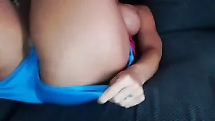 Черноволосая курва EVANITY мастурбирует киску секс игрушкой