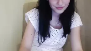 Изумительная брюнетка Monika_s общается во фри