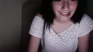 Изумительная брюнетка Monika_s общается во фри