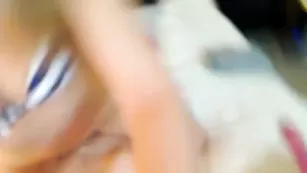 Худенькая соска Hot4u2see трахается с парнем