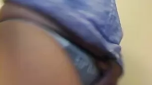 Пышная леди Cinnabuns тискает пилотку